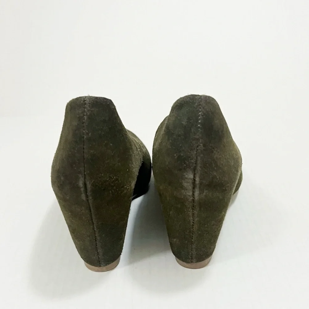 Merona Suede Olive Green Wedges *Like New * Sz 8/5